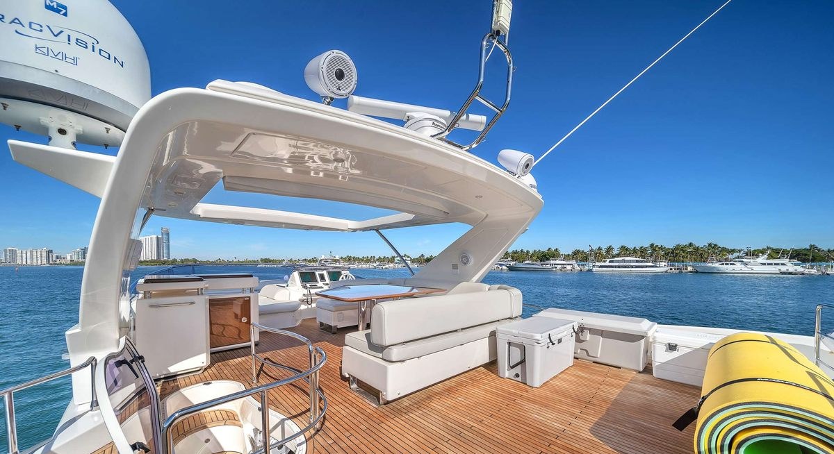 LUPO yacht charter 3