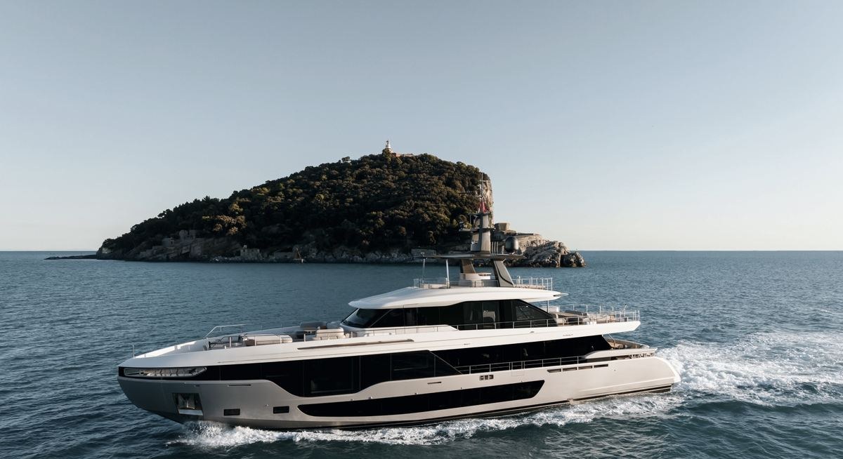 LUZ DE MAR yacht charter 1