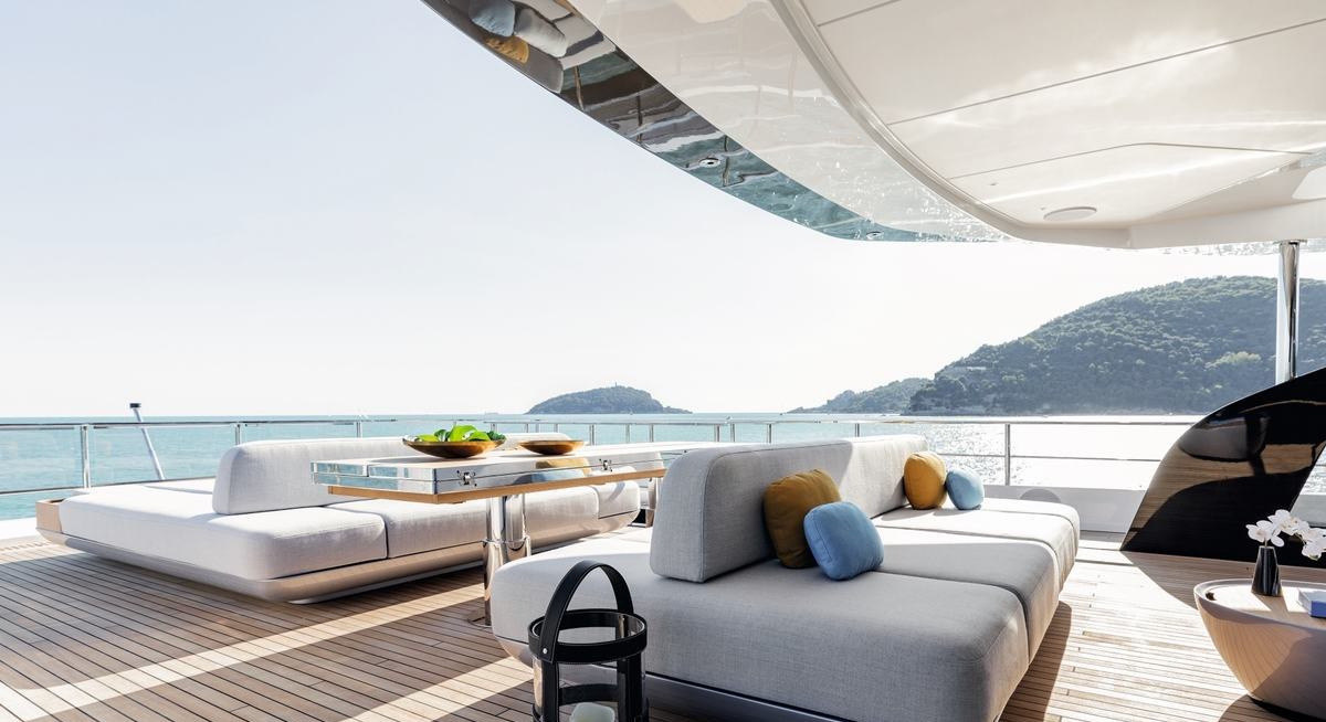 LUZ DE MAR yacht charter 3