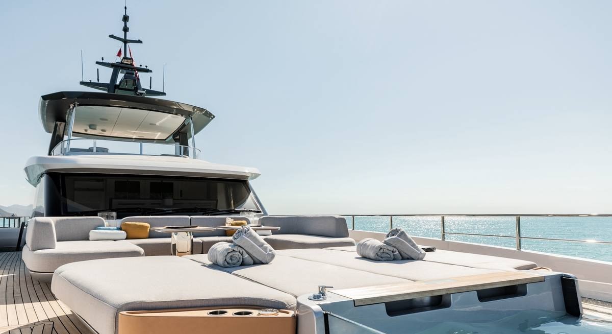 LUZ DE MAR yacht charter 2