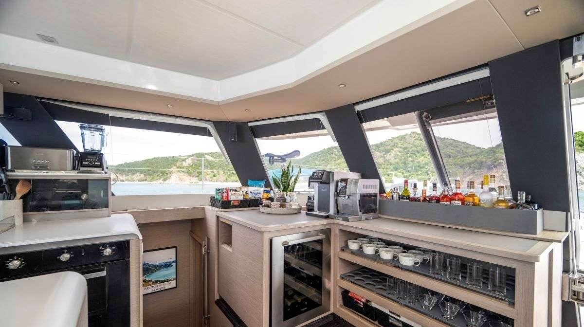 LYRA yacht charter 5