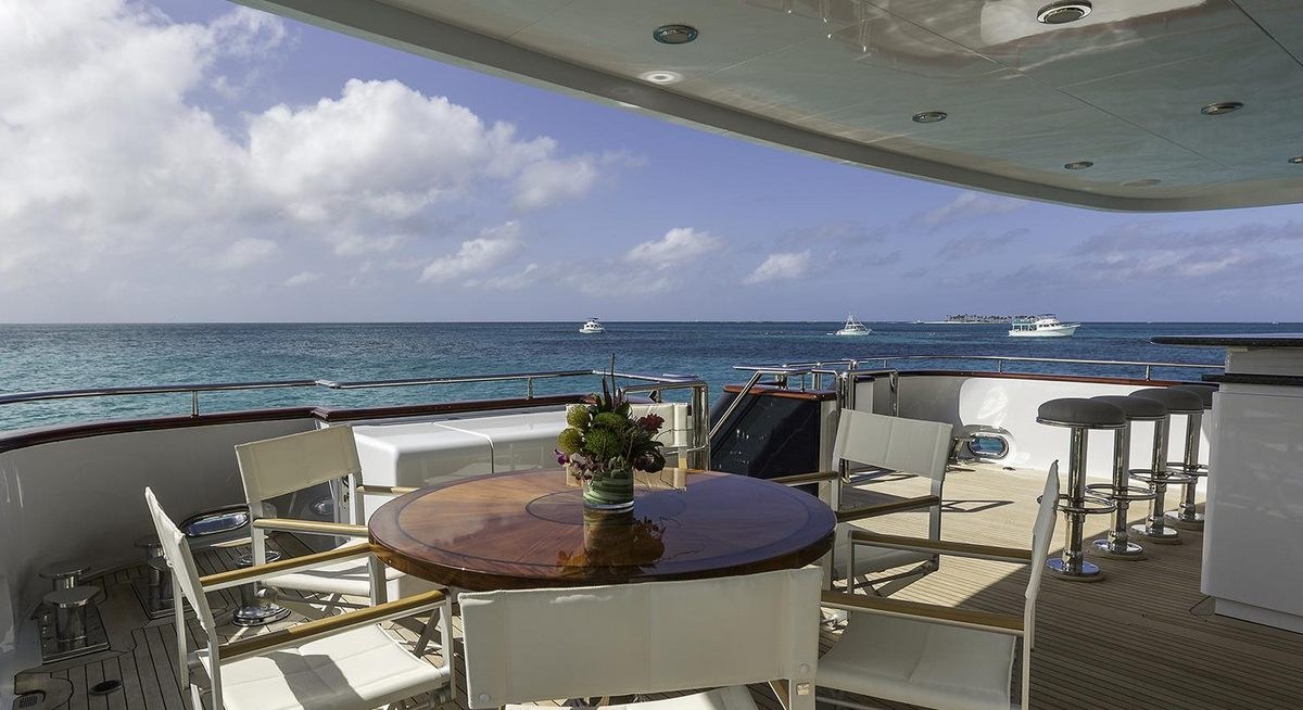 M3 yacht charter 4