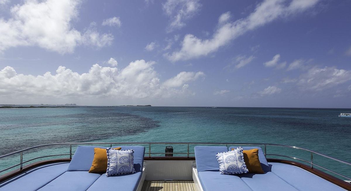 M3 yacht charter 2