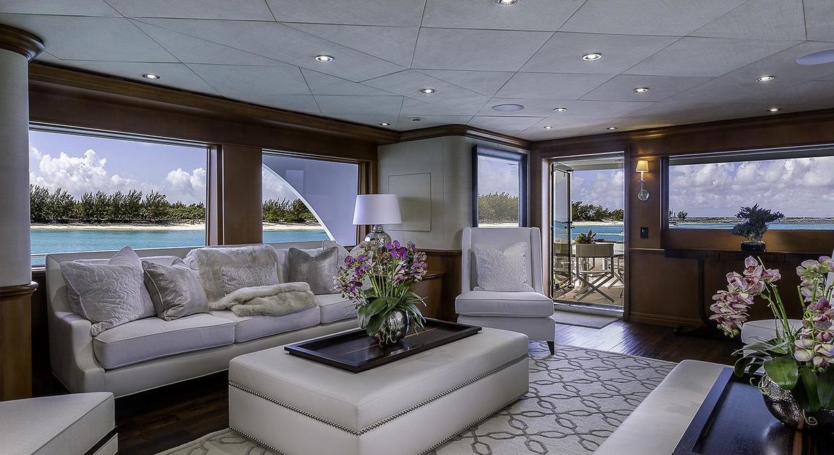 M3 yacht charter 5