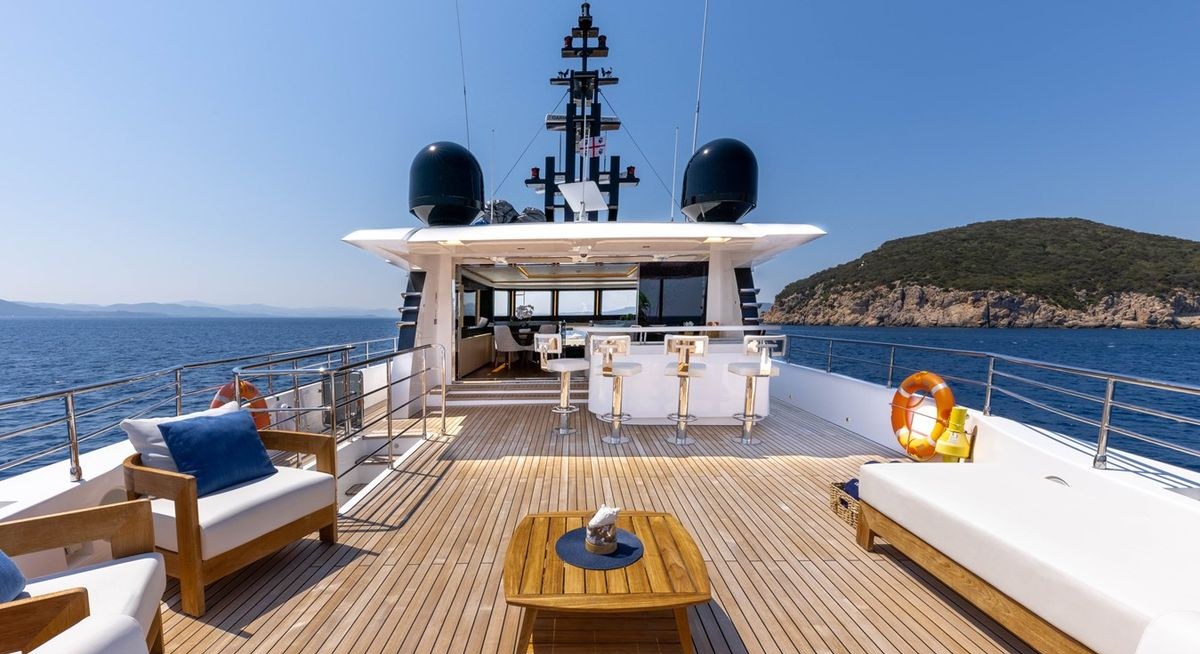 MAD DAY yacht charter 3