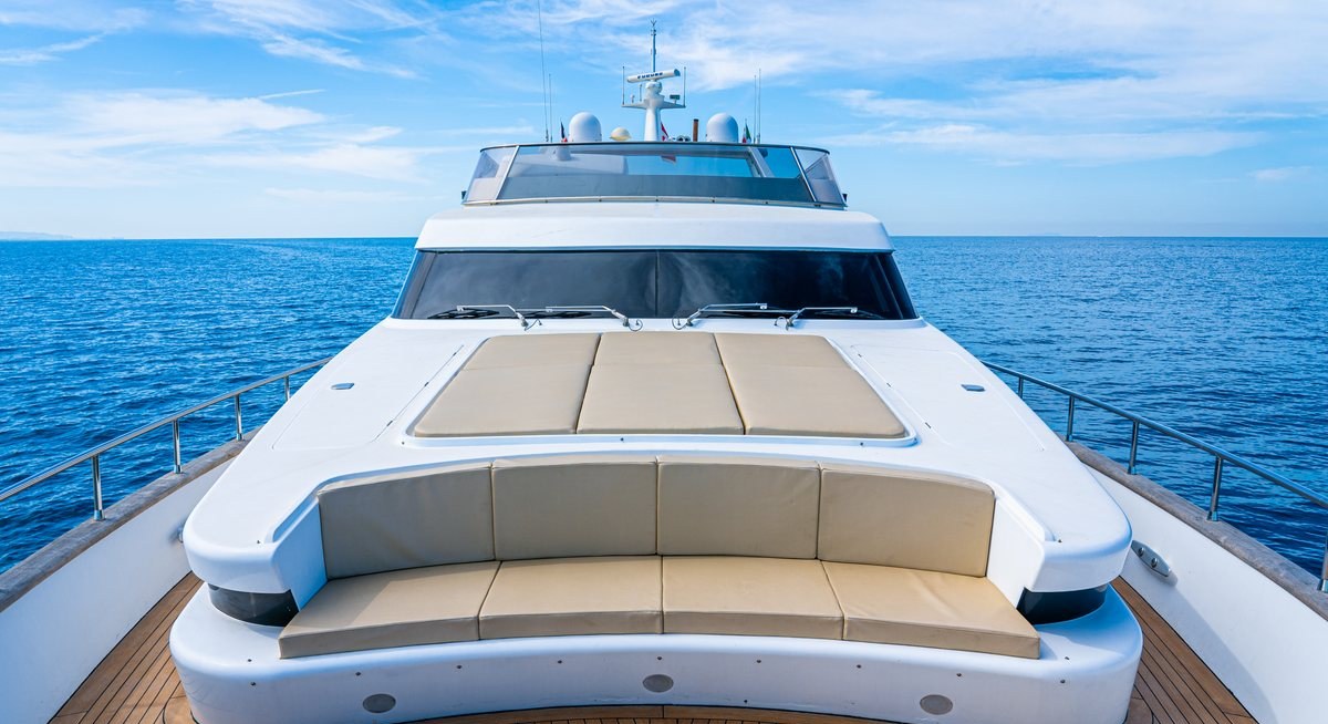 MAESTRALE yacht charter 2