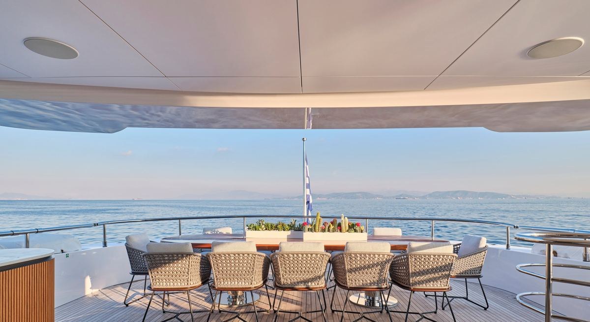 MAESTRO yacht charter 4