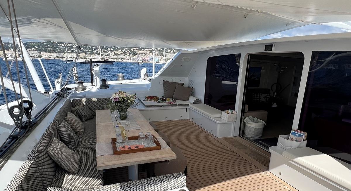 MAGIC CAT yacht charter 4