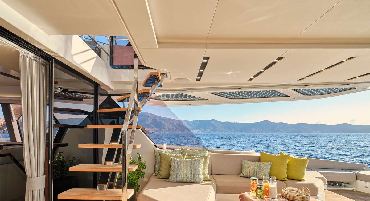 MAGIC MOMENTS III yacht charter 3