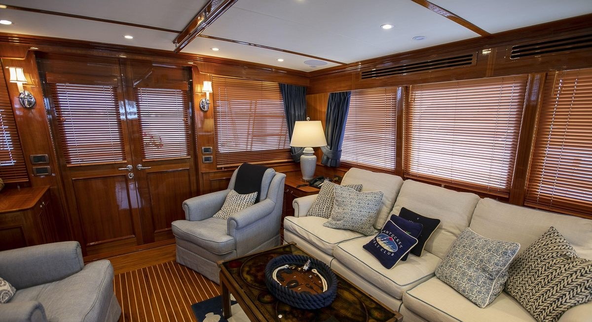 MAGIC TUTCH yacht charter 5