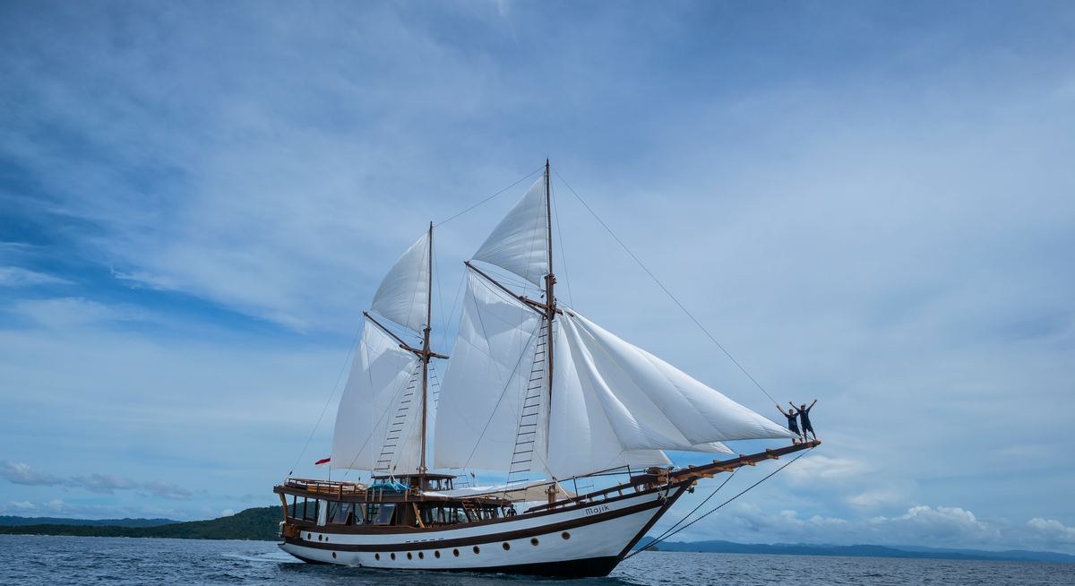MAJIK yacht charter 1