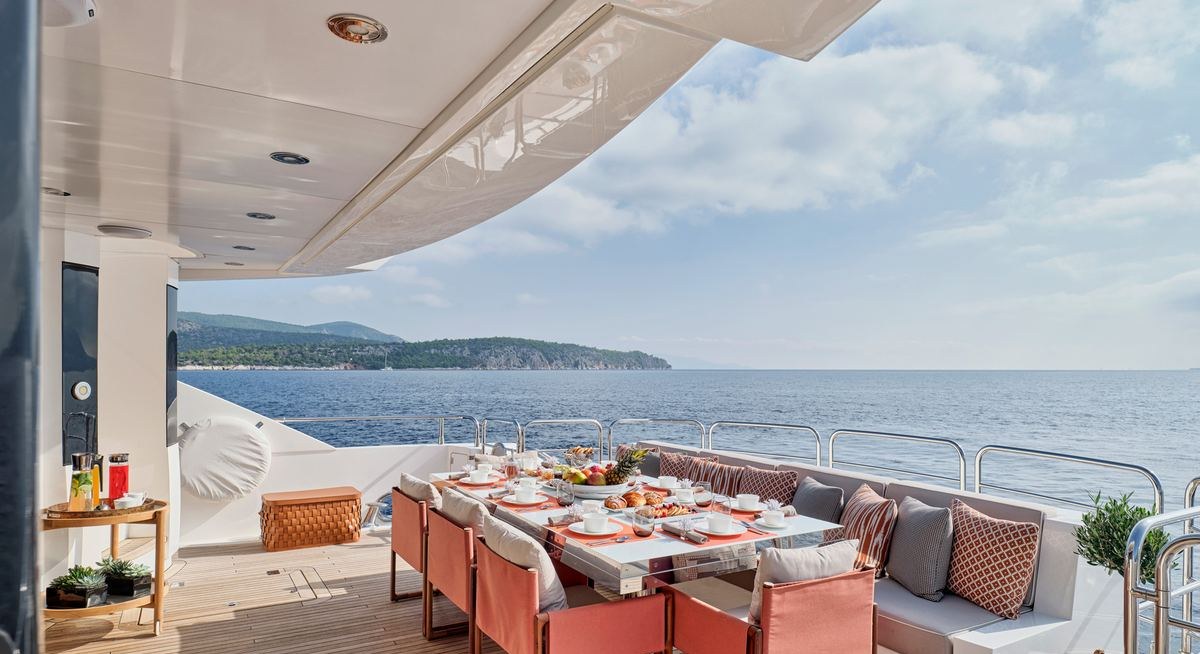 MAKANI II yacht charter 4