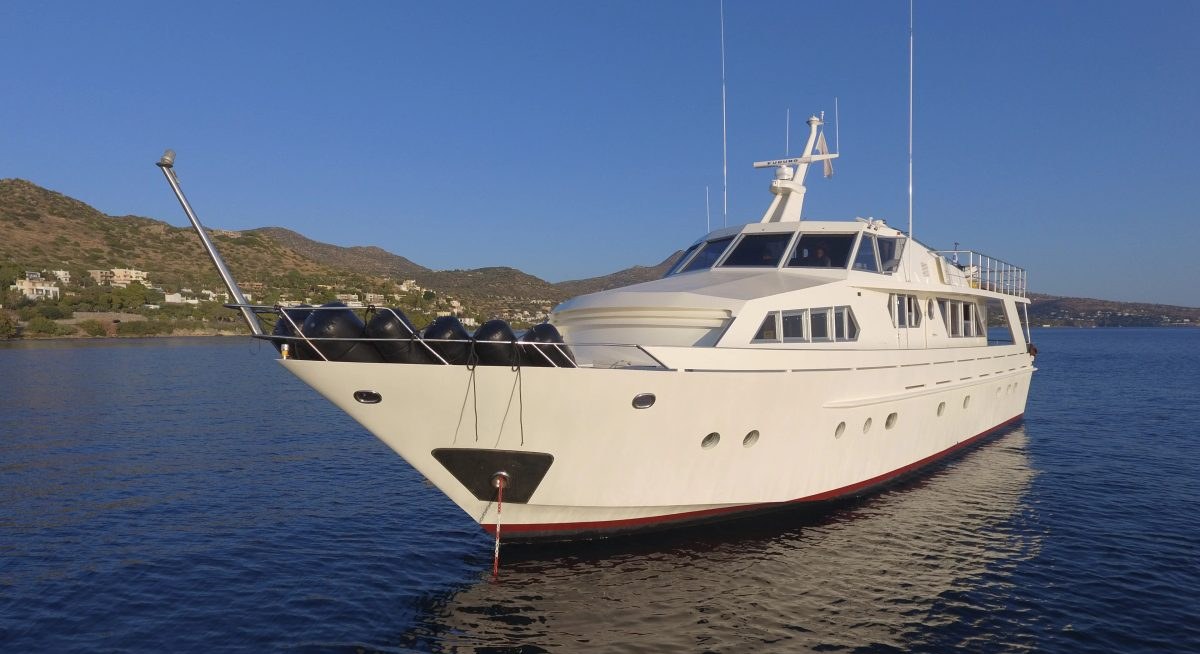 MALU VIII yacht charter 5