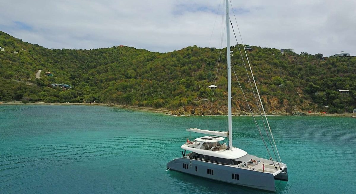 MANA KAI yacht charter 1