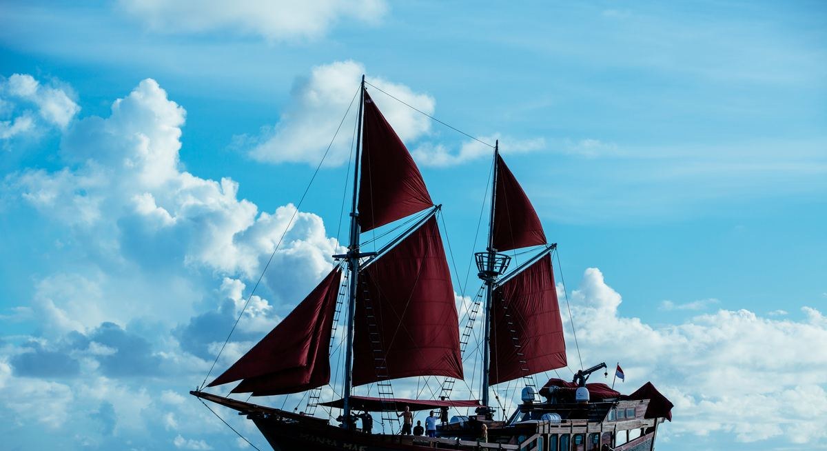 MANTA MAE yacht charter 4