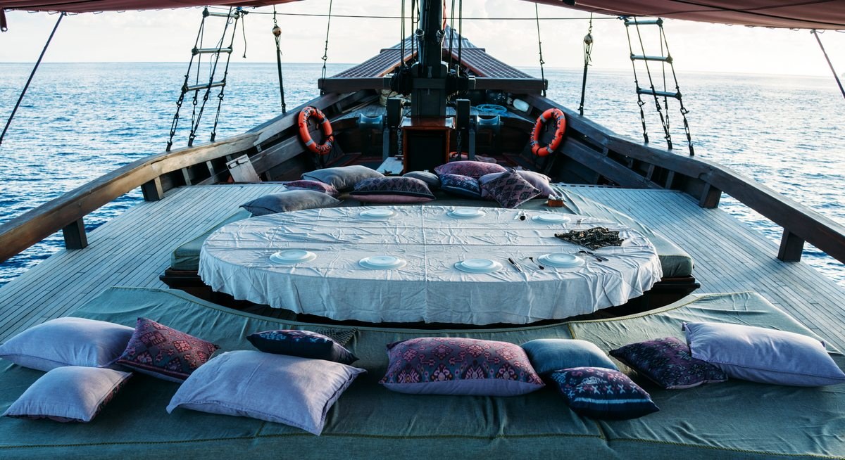MANTA MAE yacht charter 2