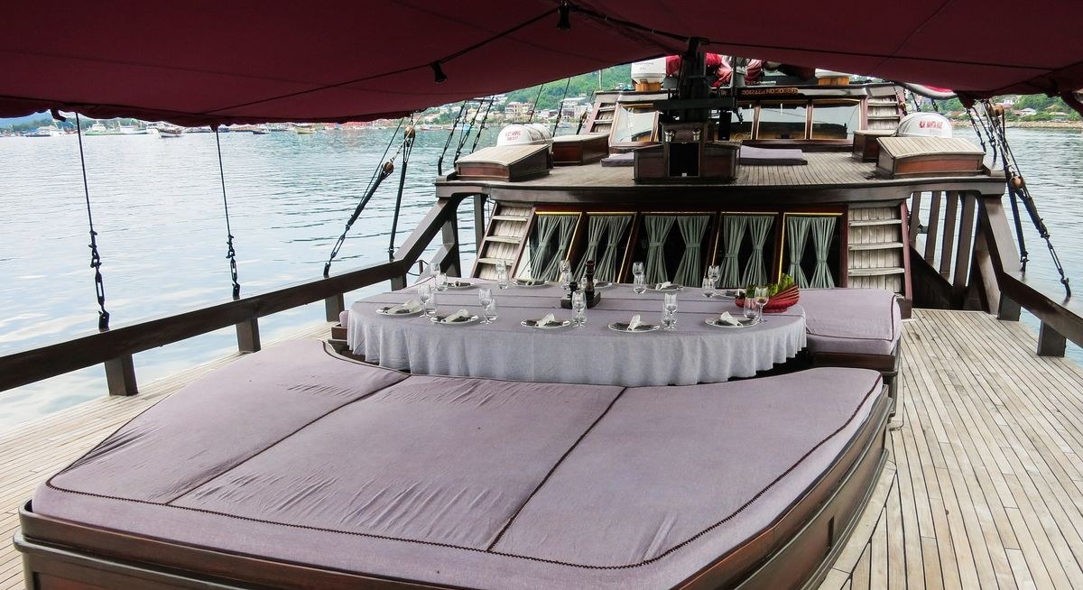 MANTA MAE YACHT CHARTER yacht charter