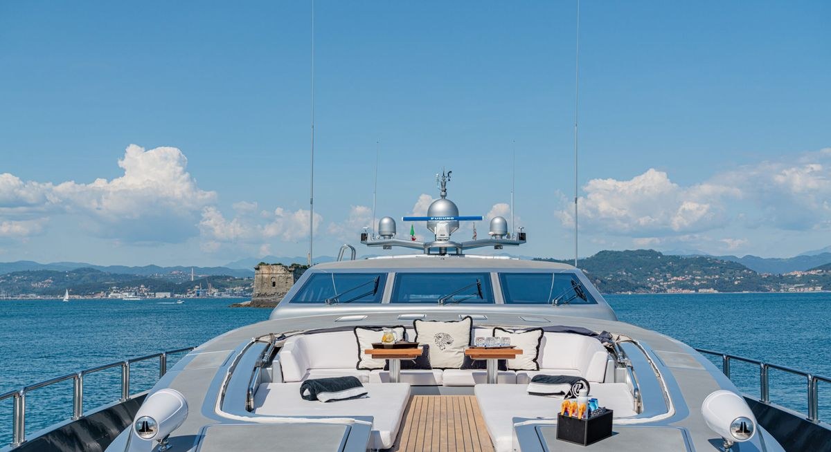 MANU V yacht charter 2