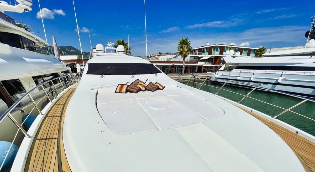 MANU yacht charter 2