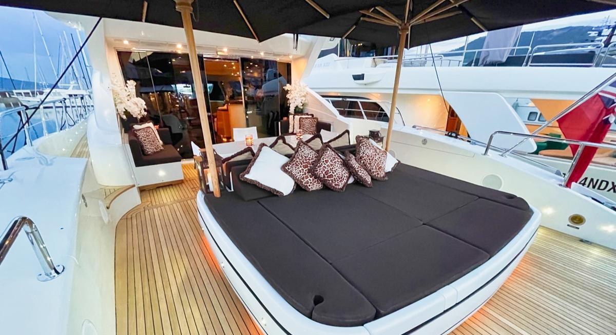 MANU yacht charter 4