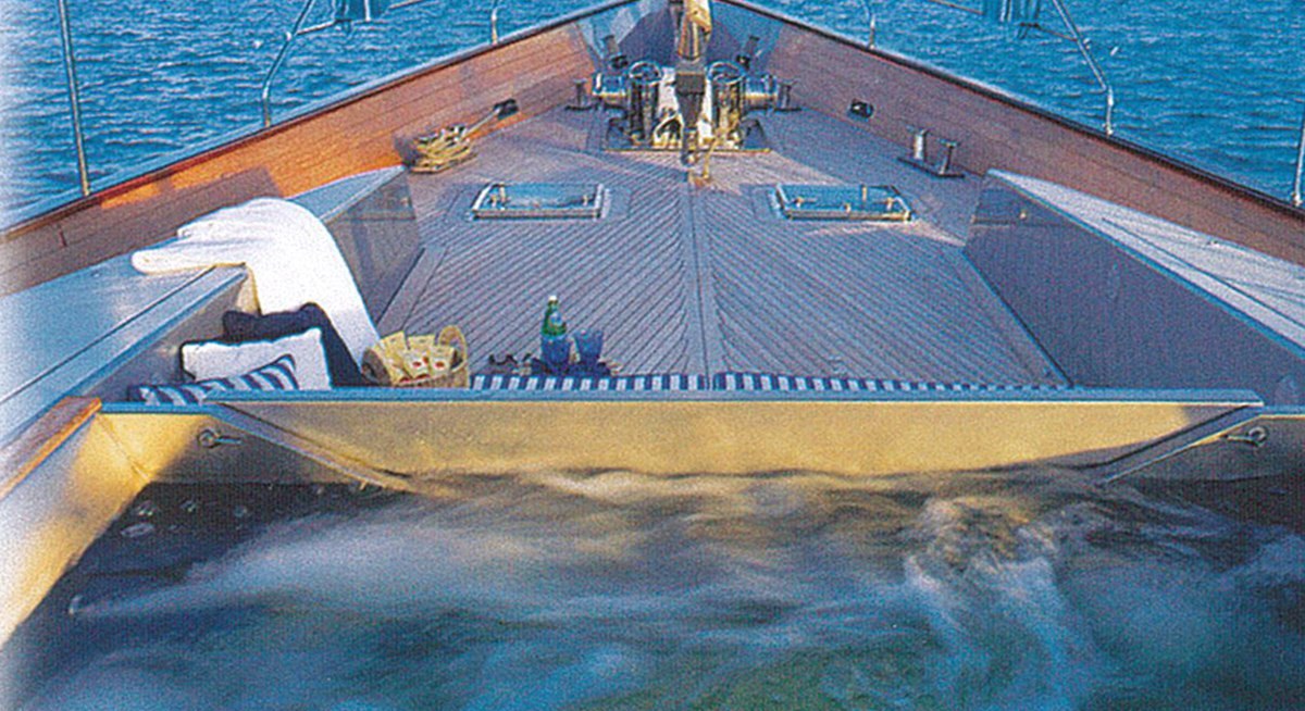MANUTARA yacht charter 2