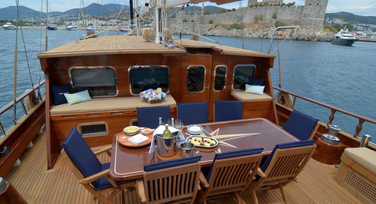MAR & MAR yacht charter 4