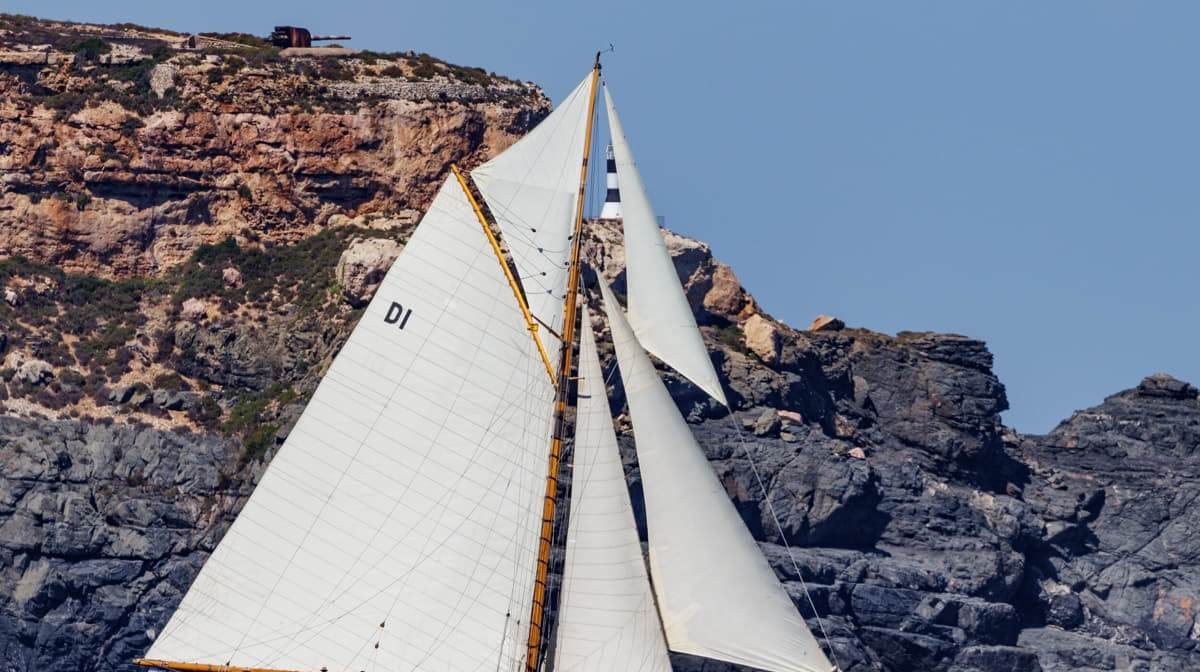 MARISKA yacht charter 1