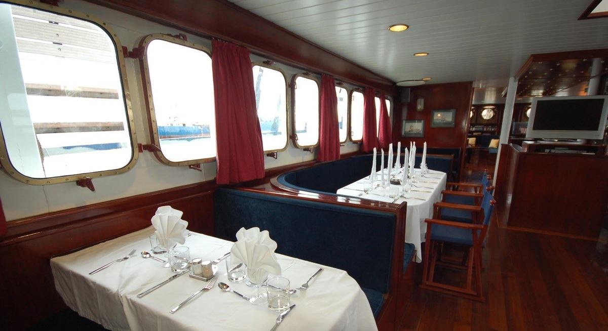 MARY ANNE II yacht charter 3