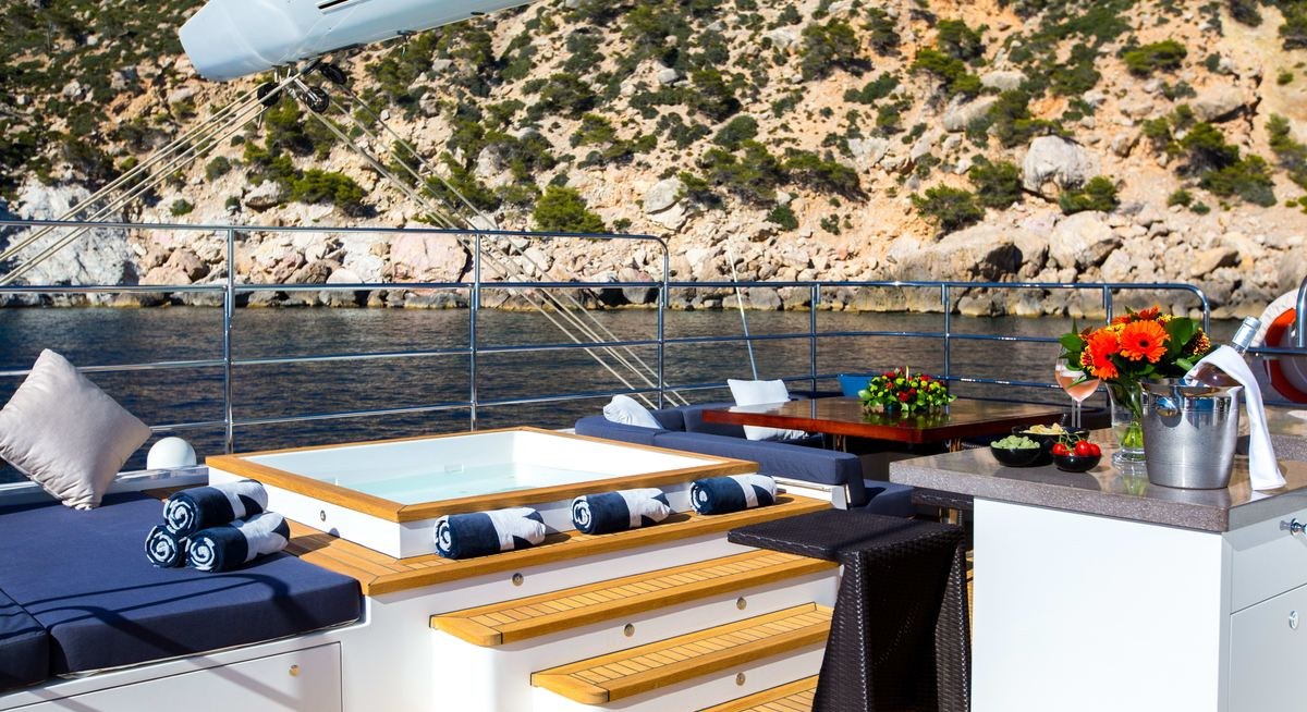 MASHUA BLUU yacht charter 2