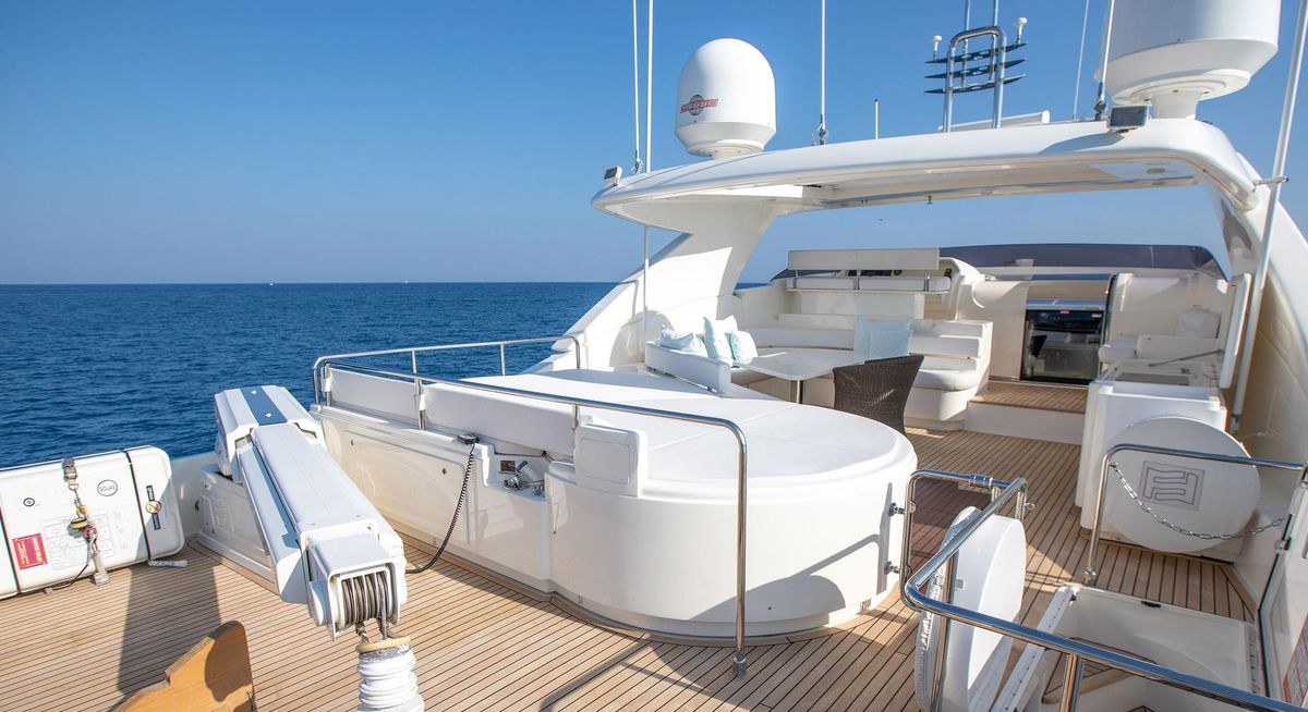 MAXI BEER yacht charter 4