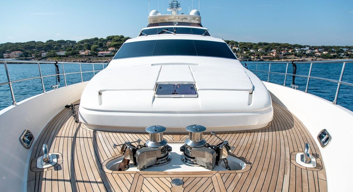 MAXI BEER yacht charter 2