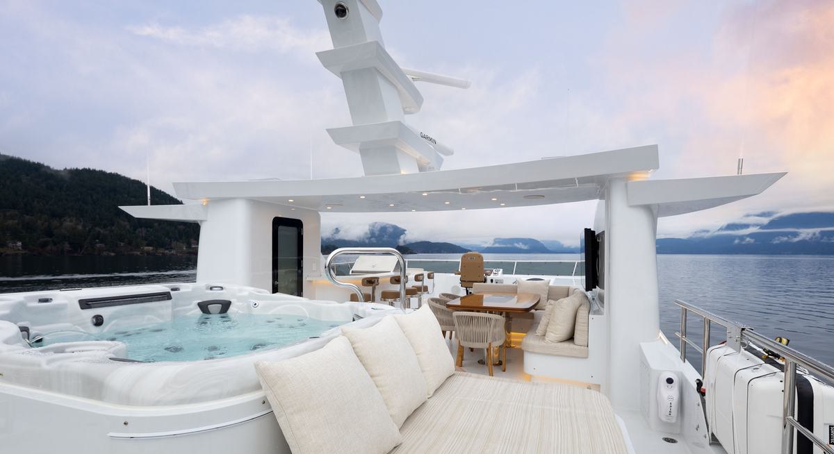 MAXIMUS III yacht charter 3