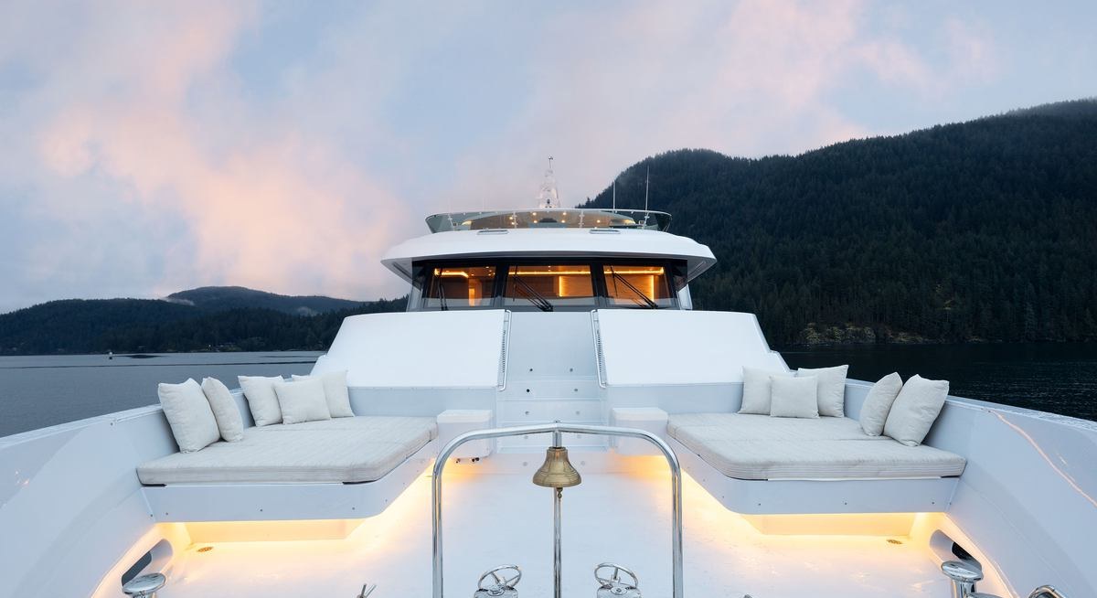 MAXIMUS III yacht charter 2