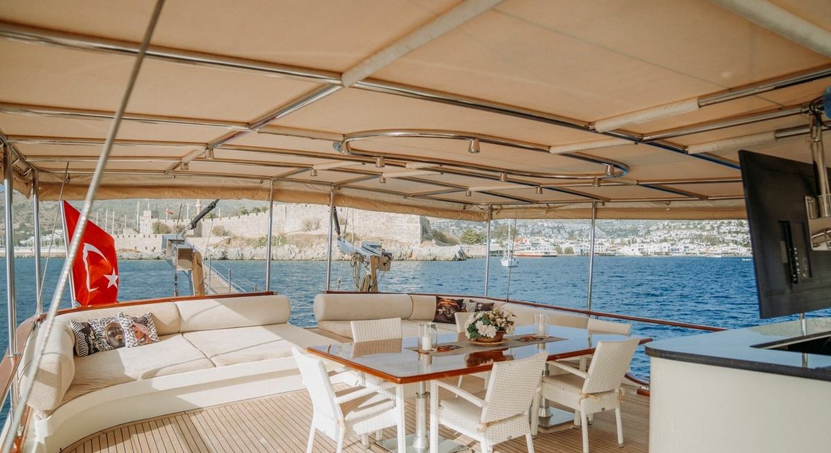 MEIN SCHATZ yacht charter 4