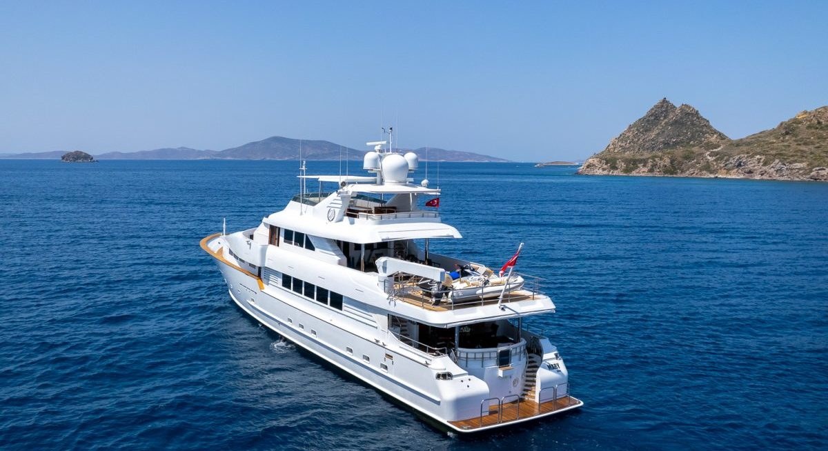 MERVE yacht charter 5