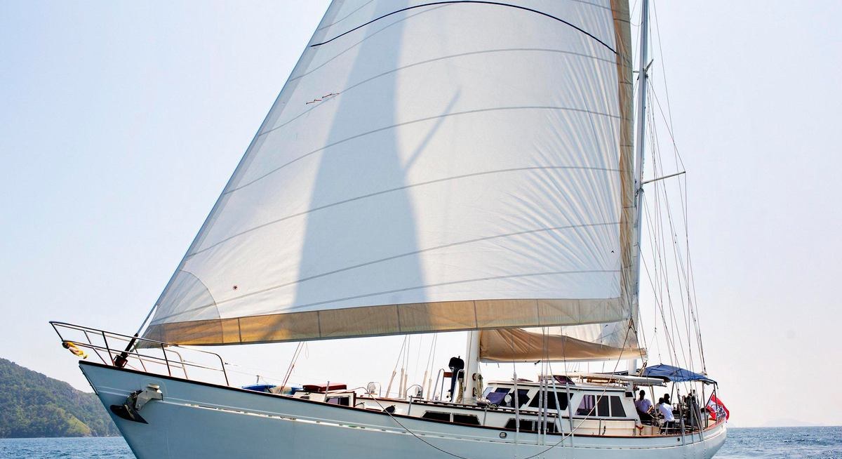 META IV yacht charter 1