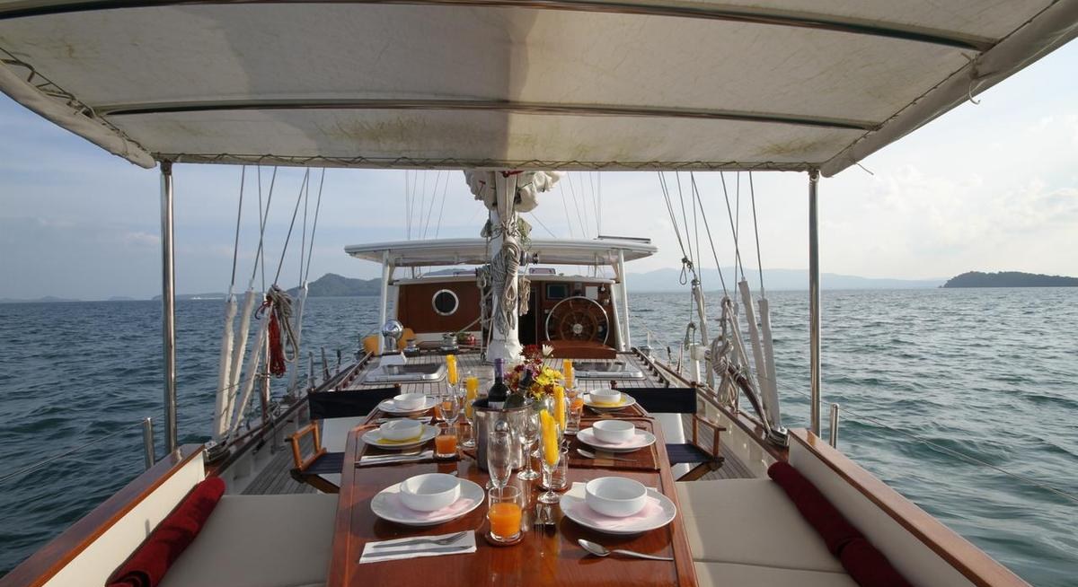 META IV yacht charter 2