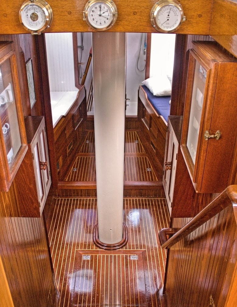 META IV yacht charter 5