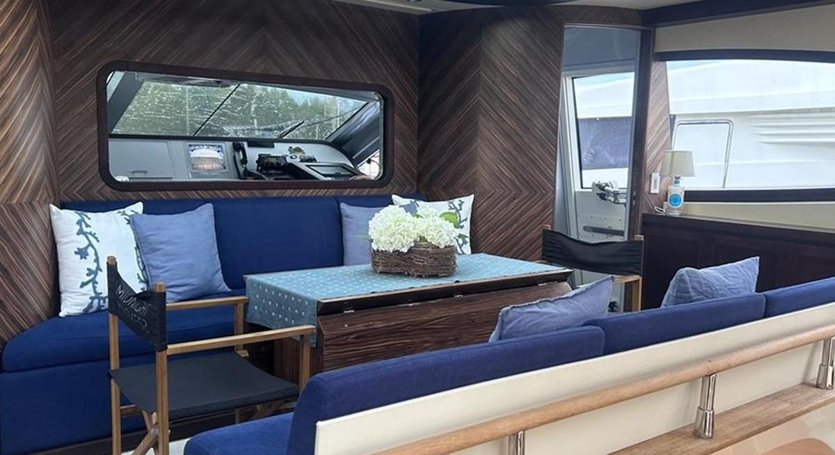 MIDNIGHT MADNESS yacht charter 4