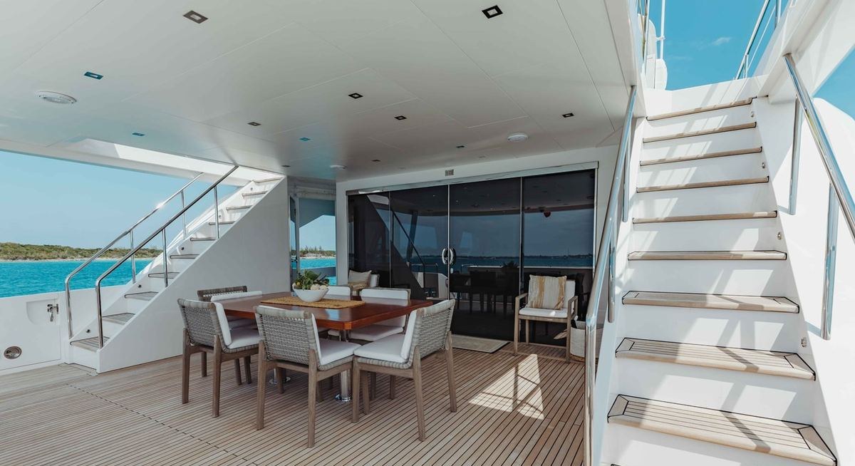 MIDNIGHT MOON yacht charter 4