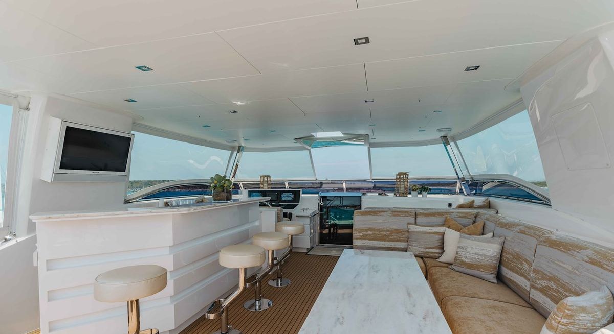 MIDNIGHT MOON yacht charter 3