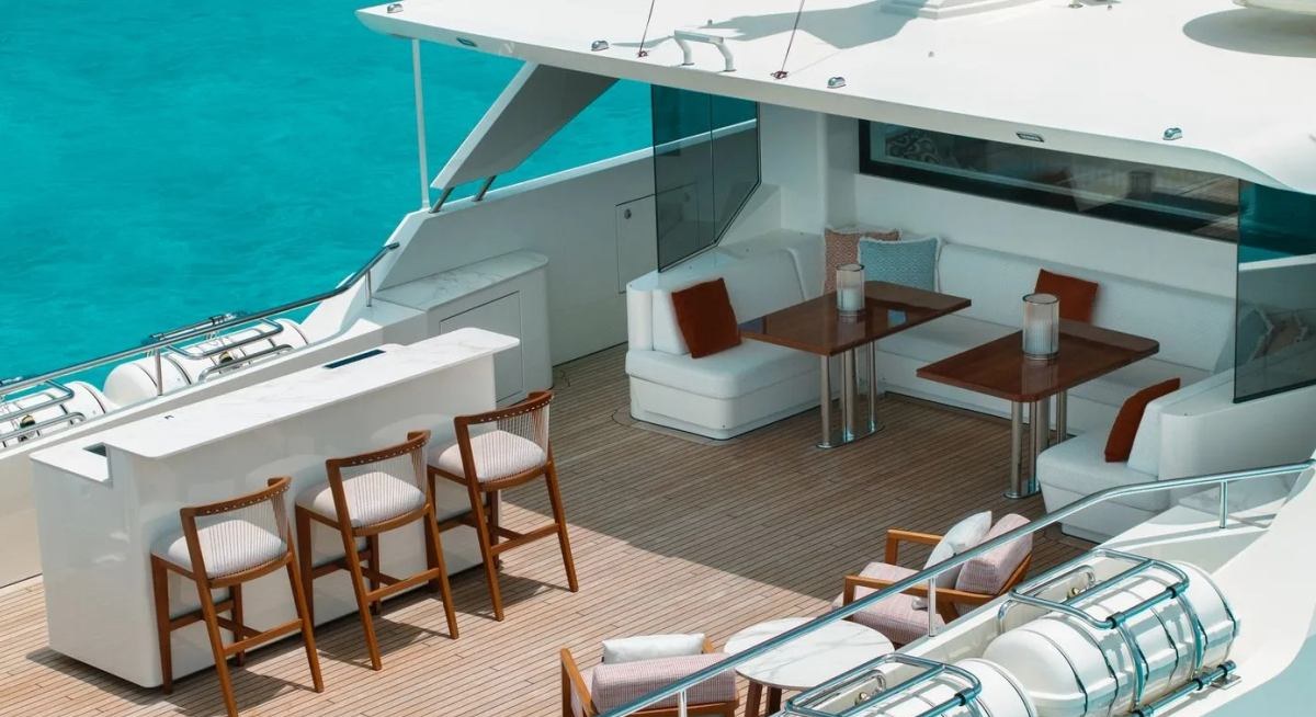 MIDNIGHT SAGA yacht charter 3