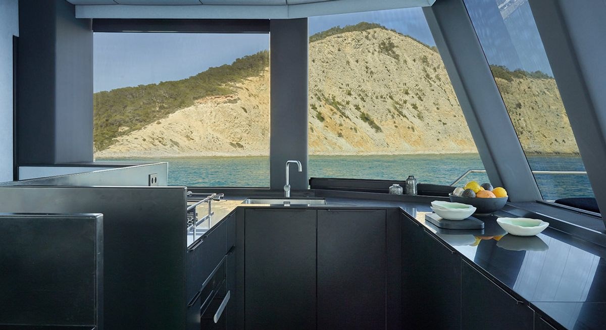 MIDORI yacht charter 3