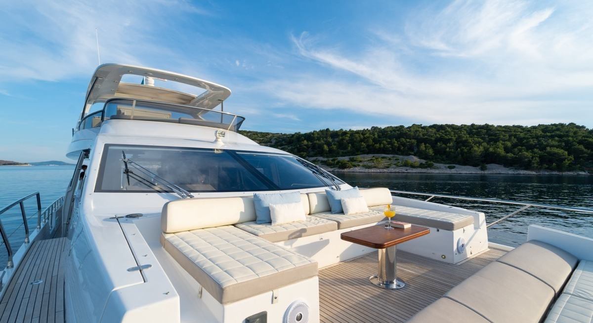 MINEIRA yacht charter 2