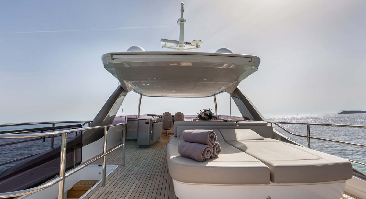 MIO BARCO yacht charter 3