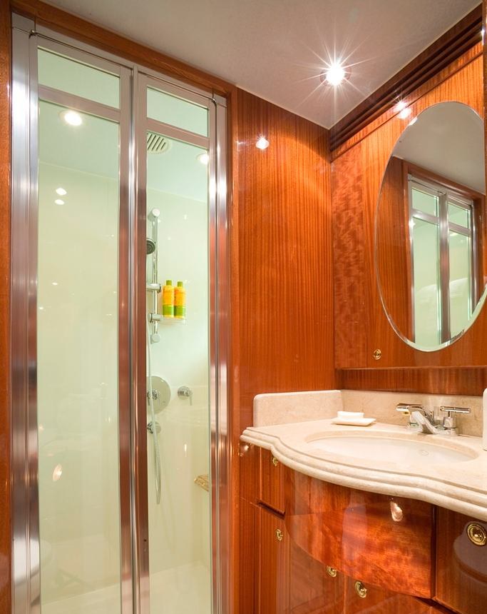MISS DUNIA yacht charter 2