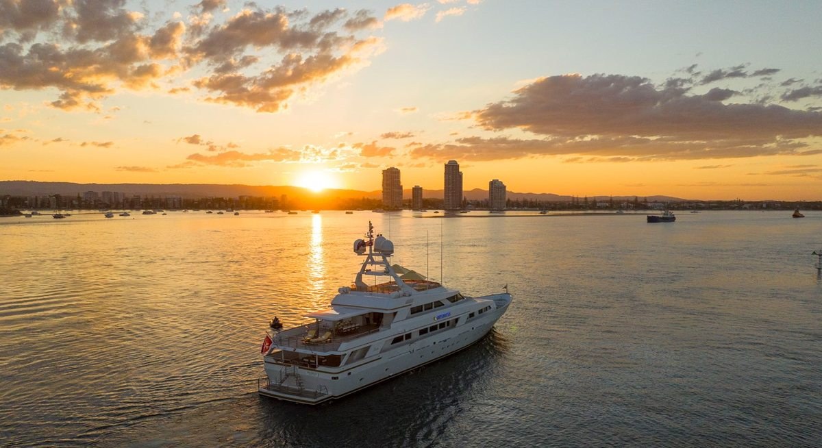 MISTRESS yacht charter 5