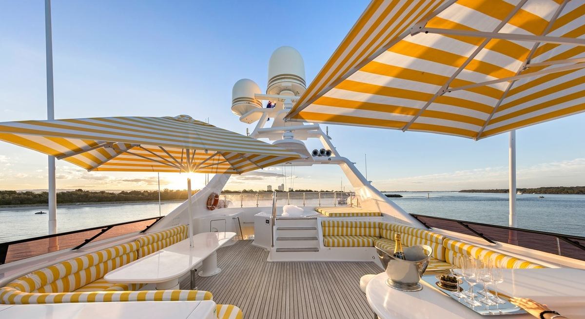 MISTRESS yacht charter 2