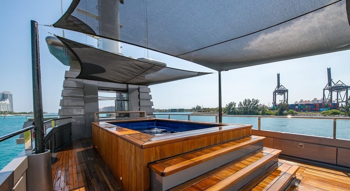 MIZU yacht charter 3