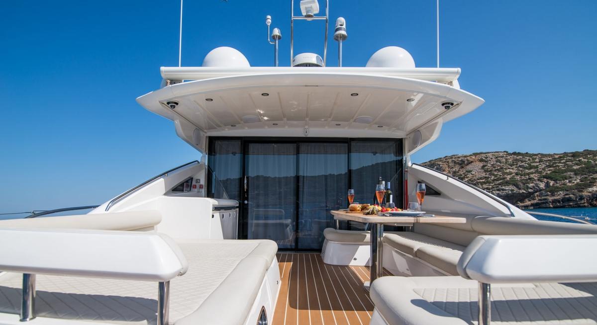 MOJO yacht charter 3